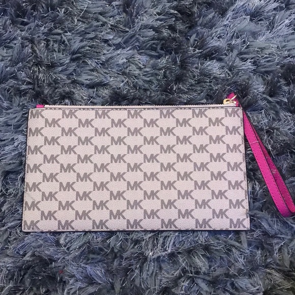 Michael Kors Wristlet